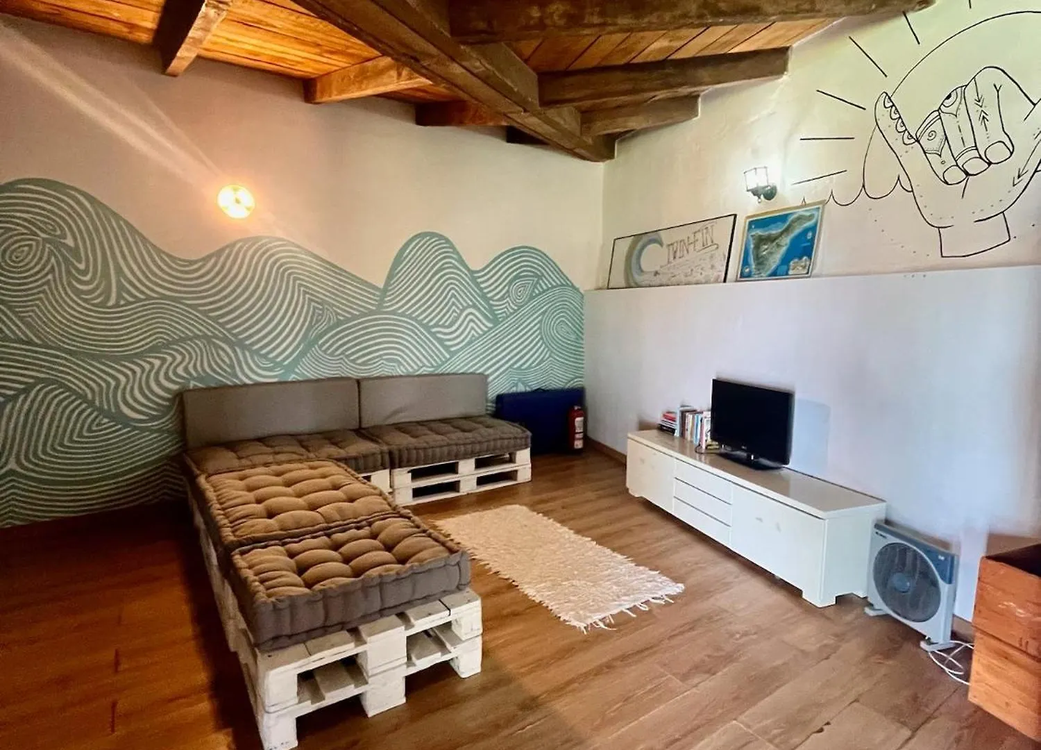 Adeje - Twinfin Hostel & Surf Yoga Camp 2*, Callao Salvaje España